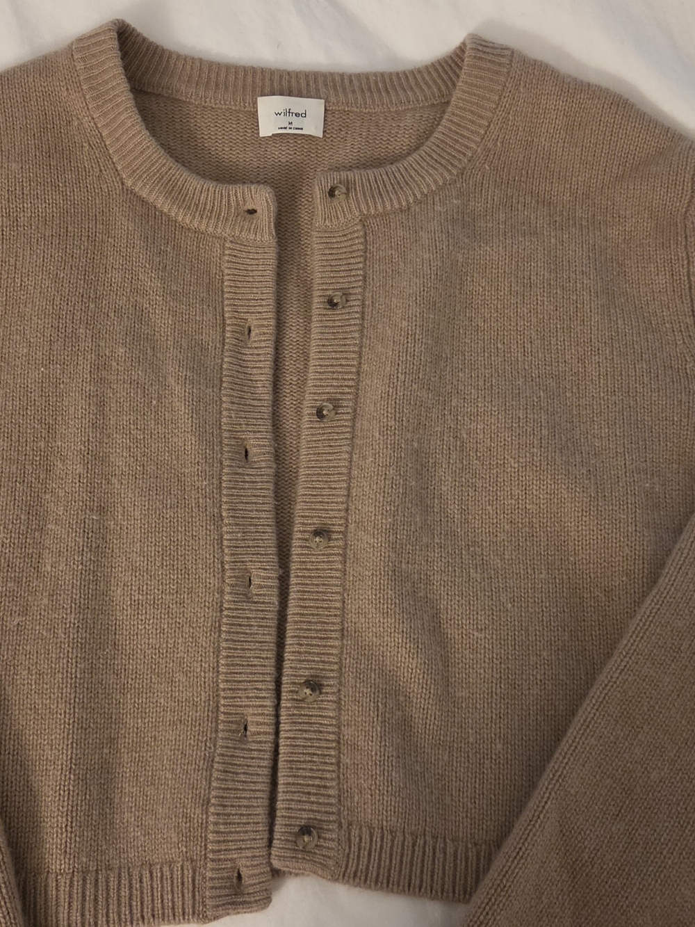 Cute ARITZIA WILFRED Women’s Cropped Button-Front Cashmere Cardigan Beige - Picture 3 of 4